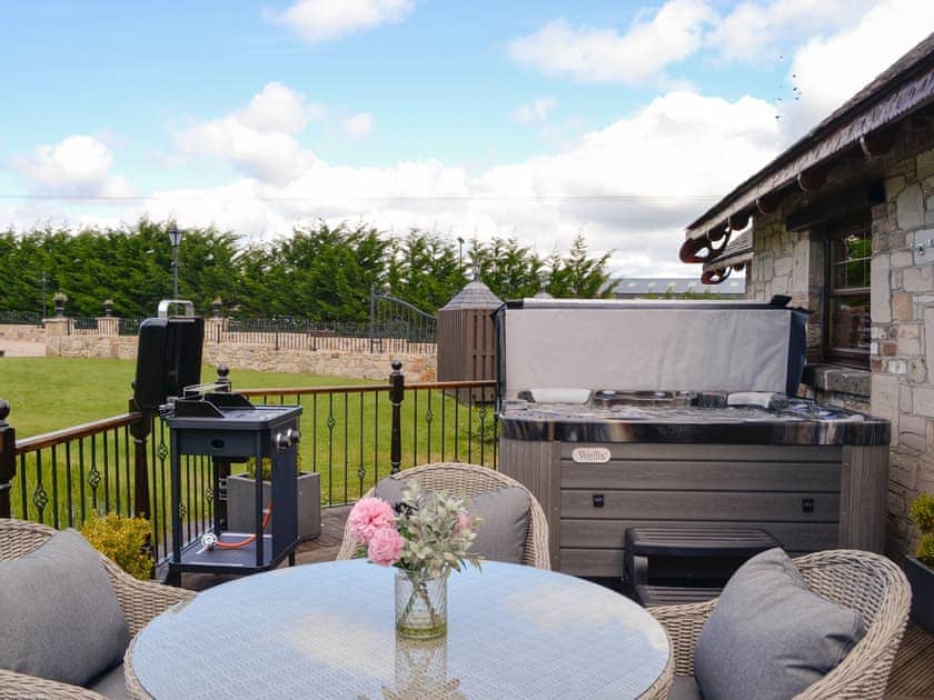 Patio | Tennox Boathouse - Tennox Farm, Kilbirnie