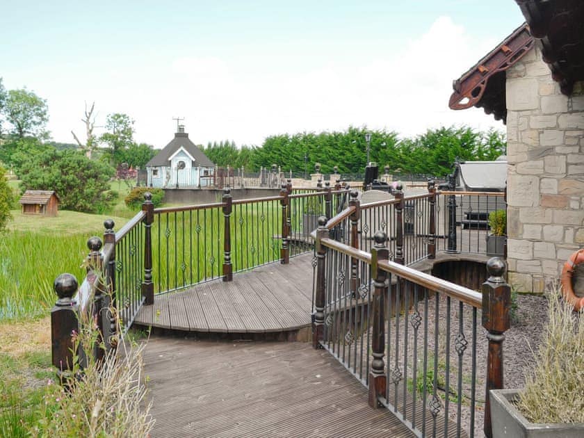 Outdoor area | Tennox Boathouse - Tennox Farm, Kilbirnie