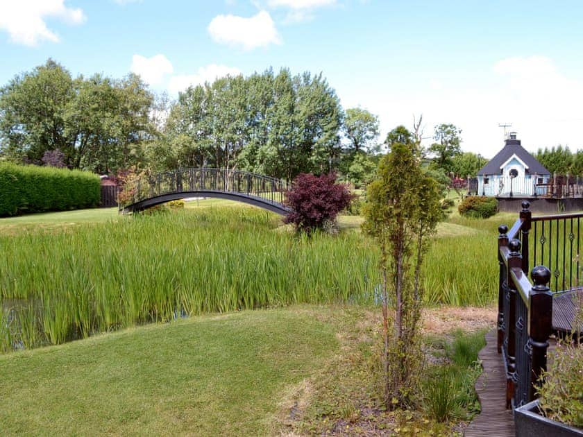 Outdoor area | Tennox Boathouse - Tennox Farm, Kilbirnie