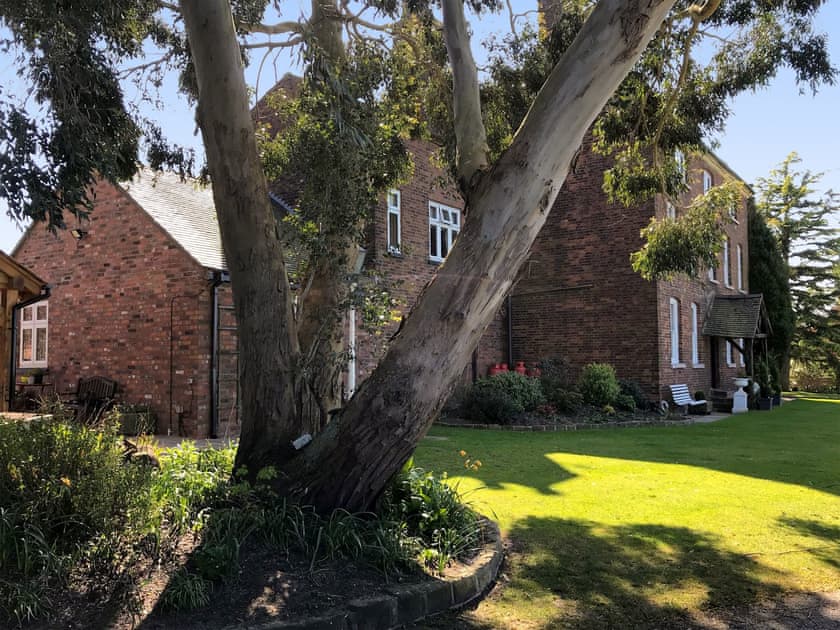 Garden and grounds | The Stable, The Pigsty - Domvilles Farm, Audley
