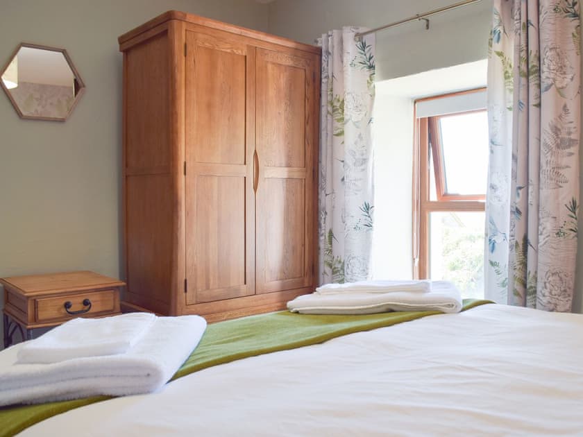 Double bedroom | Ty Celyn Farmhouse, Ponthenri, near Llanelli