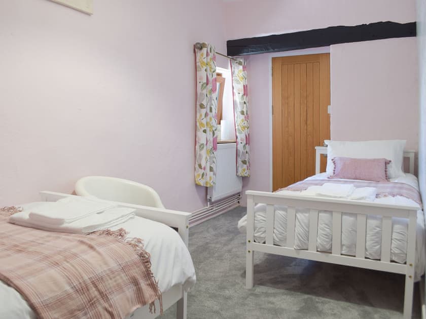 Twin bedroom | Ty Celyn Farmhouse, Ponthenri, near Llanelli