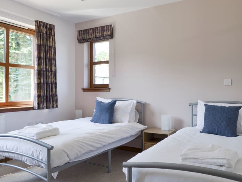 Twin bedroom | Battanropie Lodge, Carrbridge