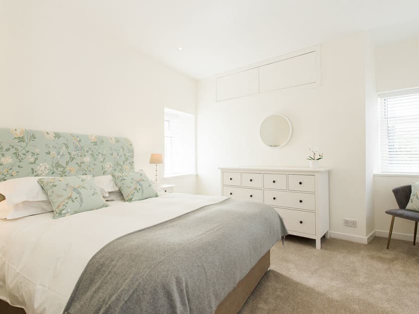 Bedroom 1 - King Size Bed | High Street, Kirkcudbright