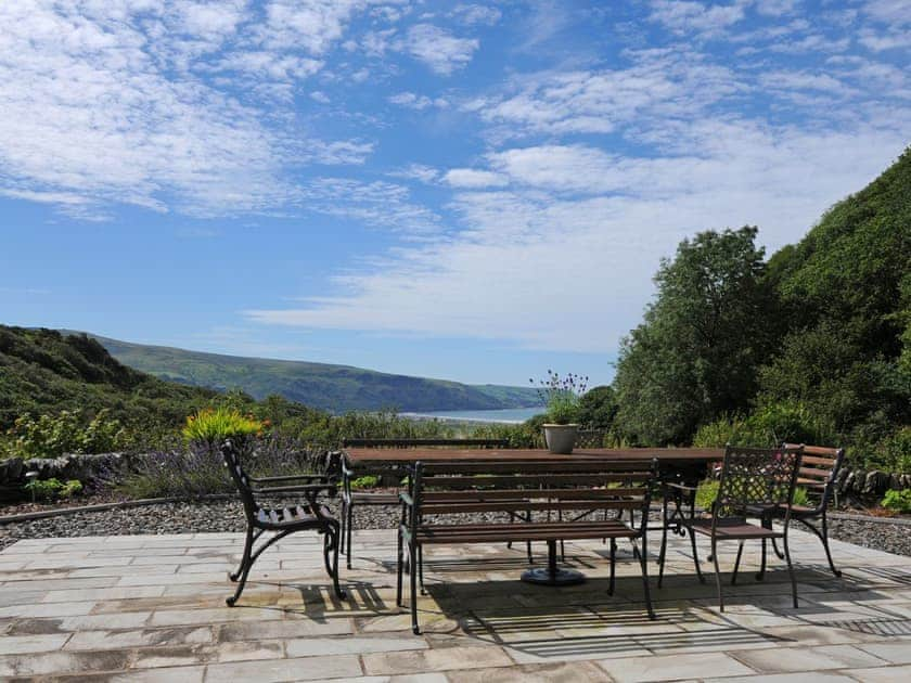 Patio | Bryn Derw, Barmouth