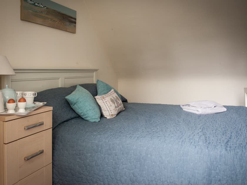 Double bedroom | The Groom’s Cottage - Roddenloft, Mauchline