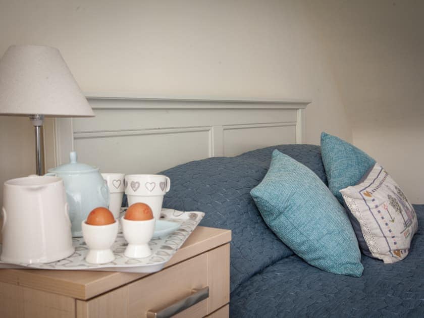 Double bedroom | The Groom’s Cottage - Roddenloft, Mauchline