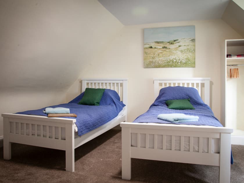 Twin bedroom | The Groom’s Cottage - Roddenloft, Mauchline