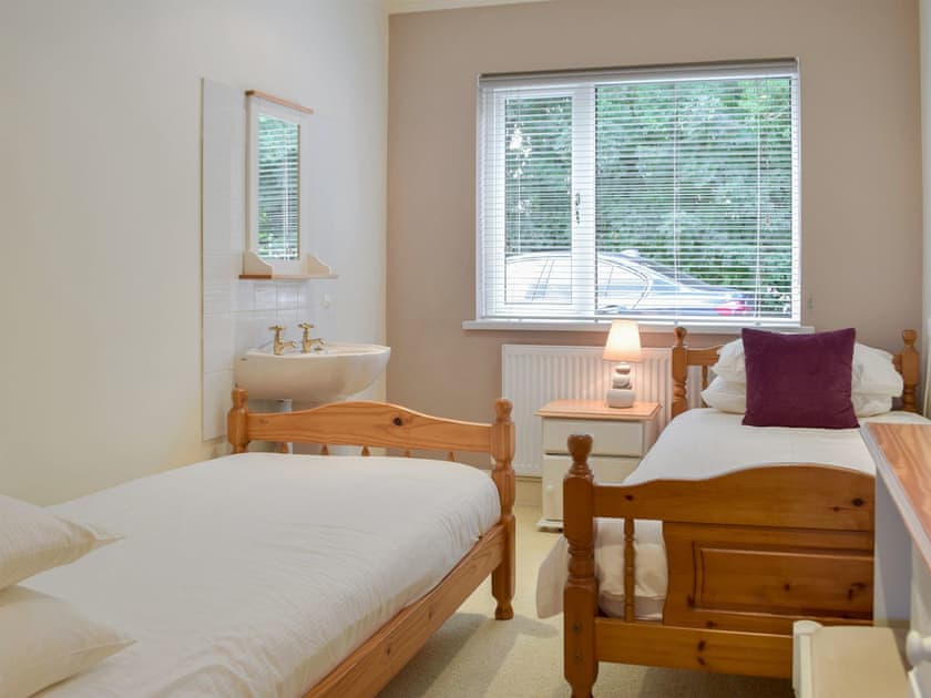 Twin bedroom | Pleasant Valley, St Florence
