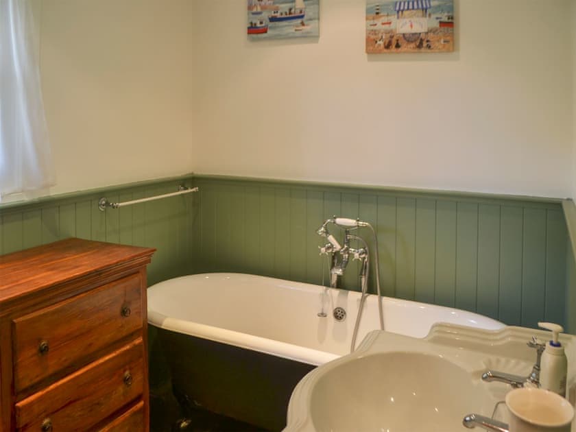 Bathroom | Sluice Keeper’s Cottage, Dornoch