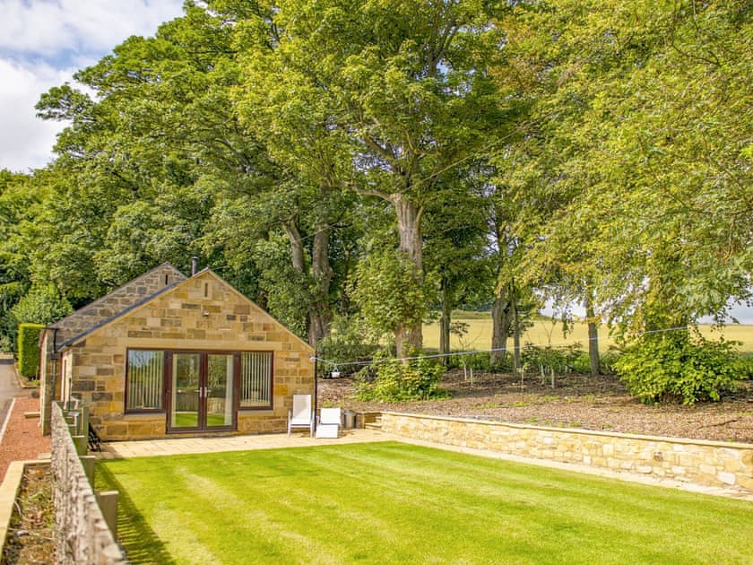Garden | Heckley Stable Cottage - Heckley Cottages, Alnwick