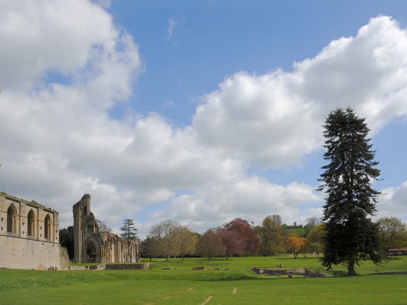 Glastonbury runis