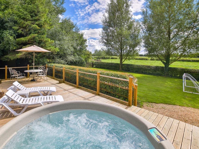Delightful property with hot tub | Luckington Stables 1 - Luckington Stables, Newbury, near Frome