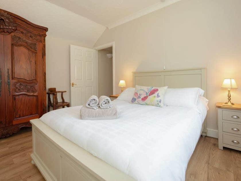 Comfy double bedroom | Luckington Stables 1 - Luckington Stables, Newbury, near Frome