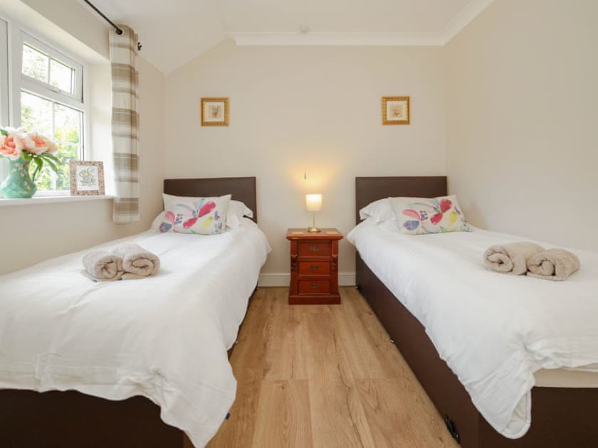 Twin bedroom | Luckington Stables 1 - Luckington Stables, Newbury, near Frome