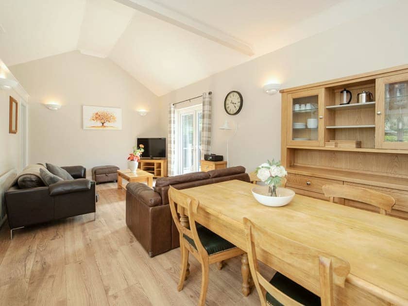 Open plan living space | Luckington Stables 1 - Luckington Stables, Newbury, near Frome