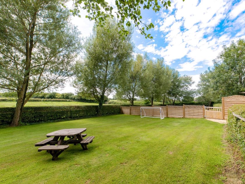 Large garden | Luckington Stables 1 - Luckington Stables, Newbury, near Frome