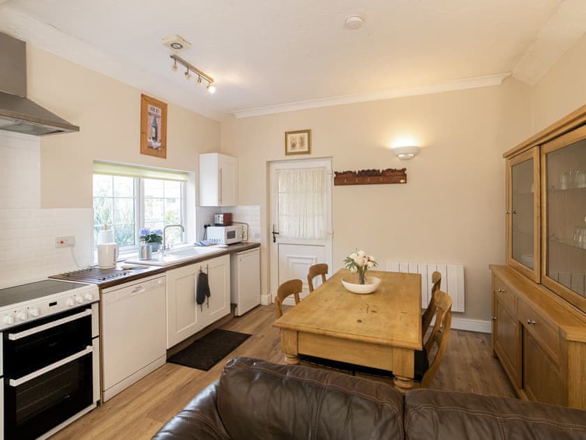 Well equipped kitchen/diner | Luckington Stables 2 - Luckington Stables, Newbury, near Frome