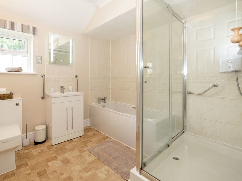 Bathroom | Luckington Stables 2 - Luckington Stables, Newbury, near Frome