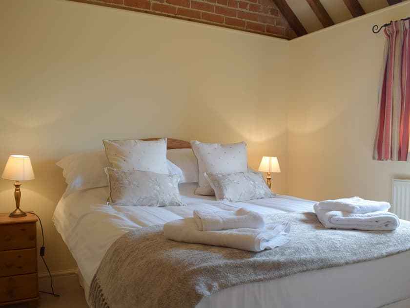 Double bedroom | Talog Barn - Hafod Talog Barns, Tregynon