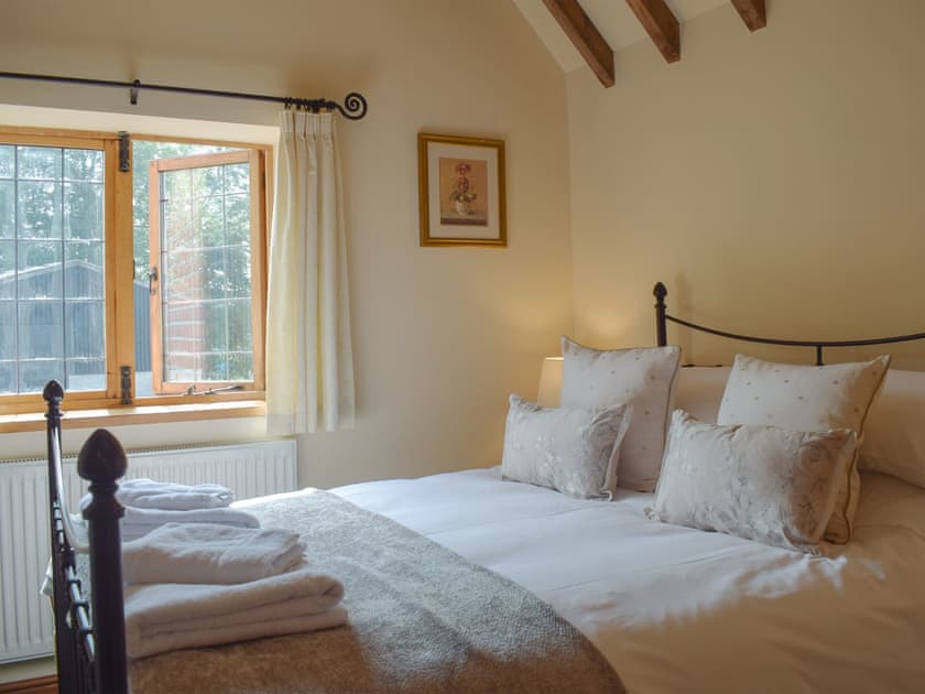 Double bedroom | Y Bwthyn - Hafod Talog Barns, Tregynon