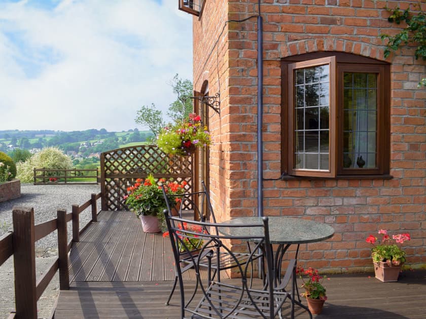 Decking | Y Bwthyn - Hafod Talog Barns, Tregynon
