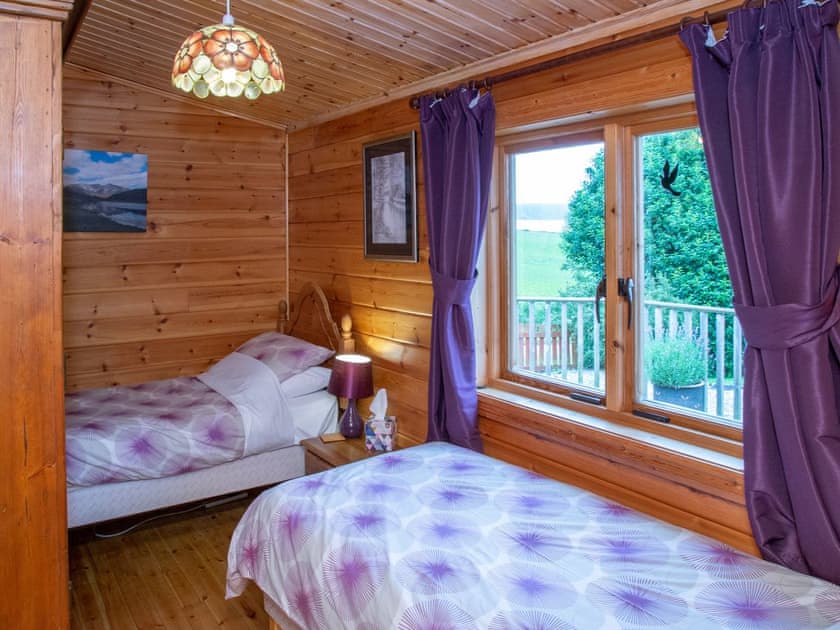 Twin bedroom | Red Kite Cottage, Redfield, near Inverness
