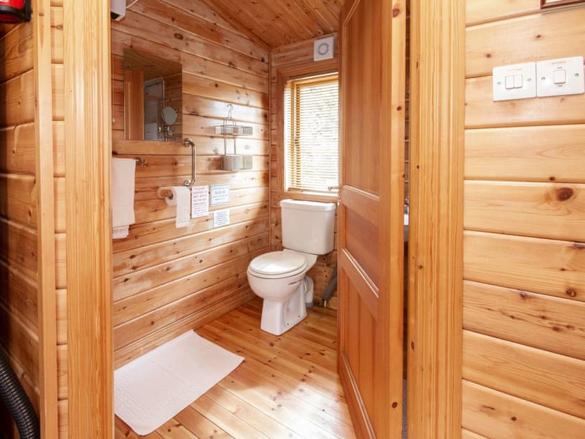 Bathroom | Red Kite Cottage, Redfield, near Inverness