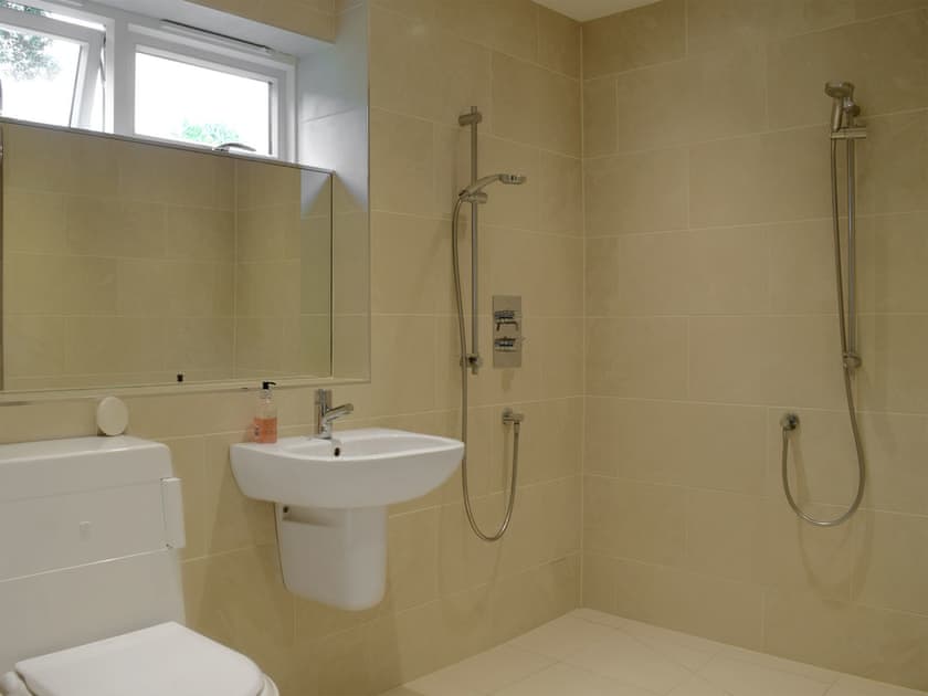 Shower room | Studio Quercus, Todenham, near Moreton-in-Marsh