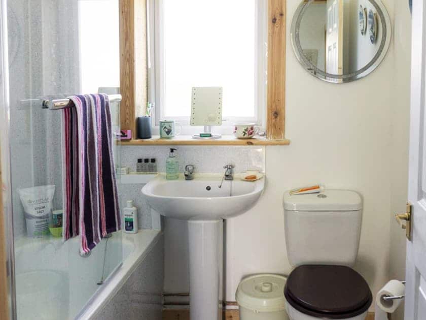 Bathroom | Altabrug, Stoneybridge, Isle of South Uist