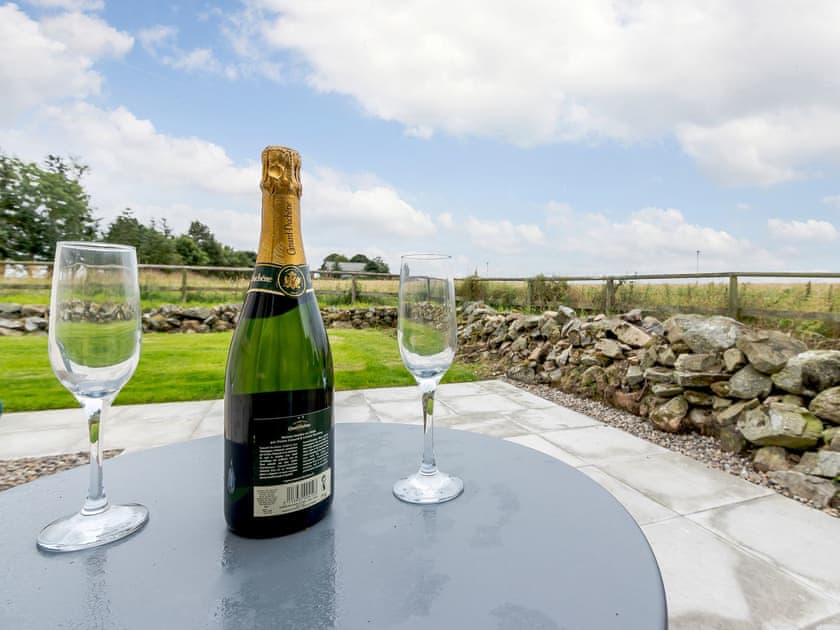 Sitting-out-area | West Kilblean Cottage - Kilblean Cottages, Kilblean, near Old Meldrum