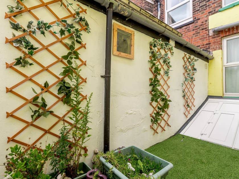 Outdoor area | Hodges - Pier Gardens, Gorleston