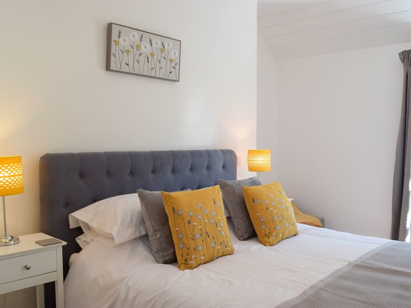Double bedroom | 2 Cilwendeg Lodge, Newchapel, near Boncath