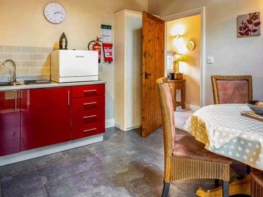 Kitchen/diner | The Old Cowshed - The Drewton Estate Cottages, South Cave near Beverley