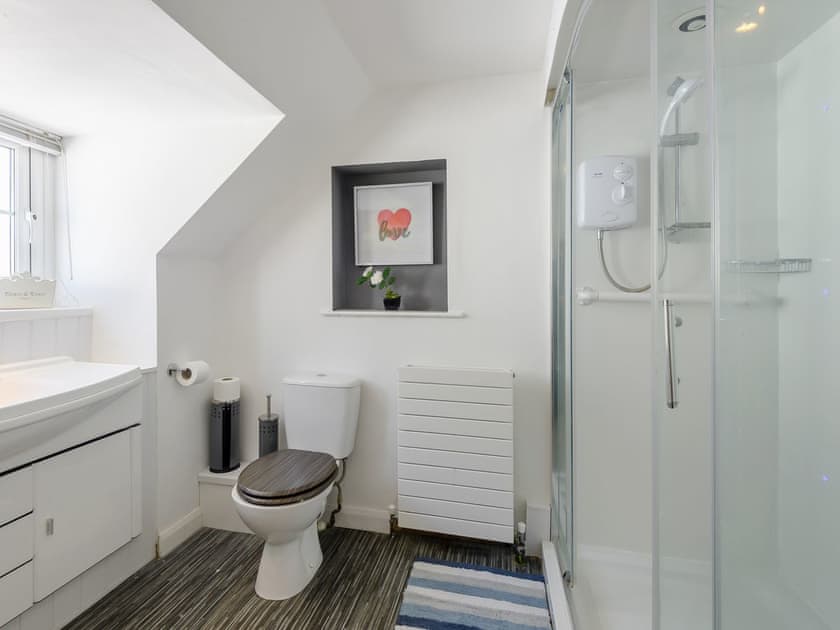 Shower room | Peartree Cottage - Tufty’s, Skegness
