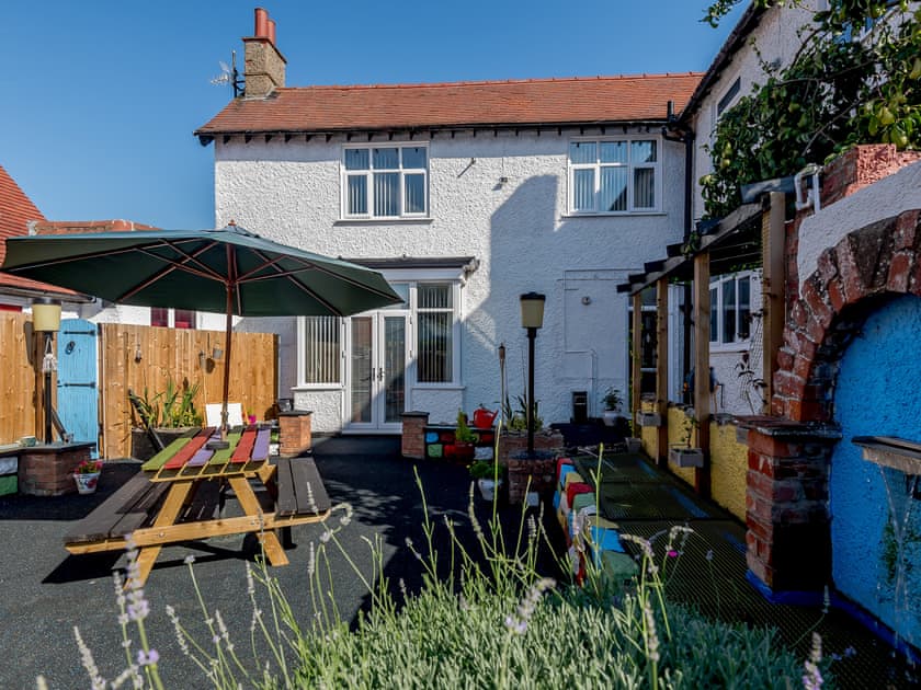 Exterior | Peartree Cottage - Tufty’s, Skegness