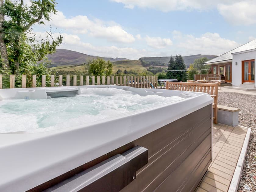 Hot tub | Dunearn Heights, Lochearnhead, near Callander