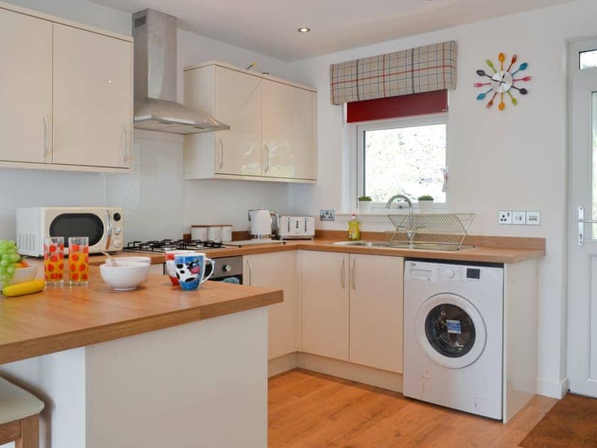 Well-equipped fitted kitchen | Torlochan, Oban