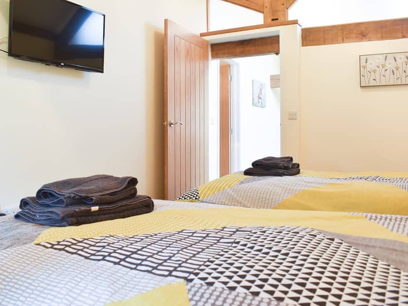 Twin bedroom | North Barn - Monkleigh Court, Monkokehampton, near Okehampton