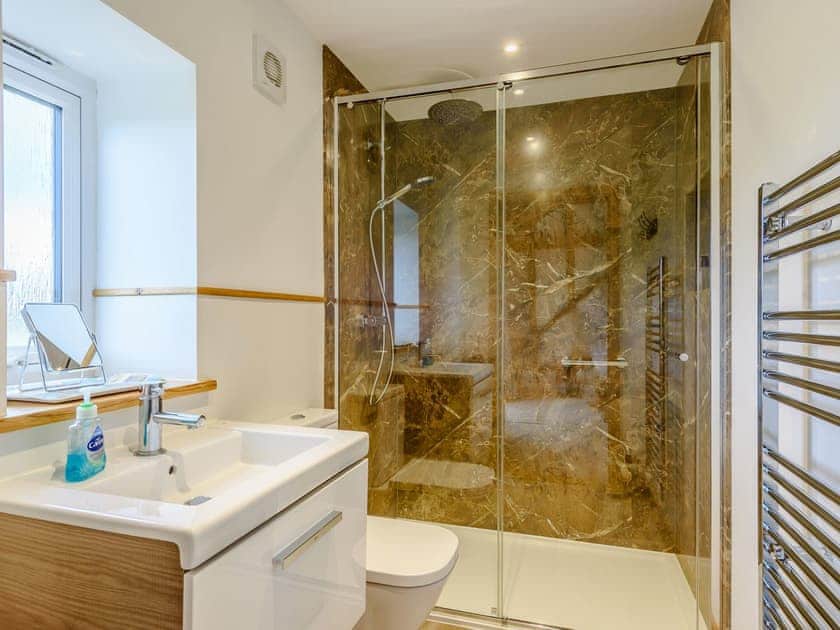 En-suite | Blackwell Barn, Raydon near Ipswich