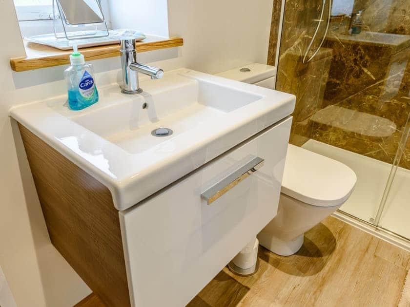 En-suite | Blackwell Barn, Raydon near Ipswich