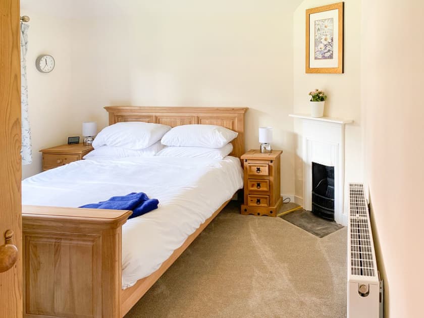 Double bedroom | Abbeymill Farm Cottage, Haddington, near Edinburgh