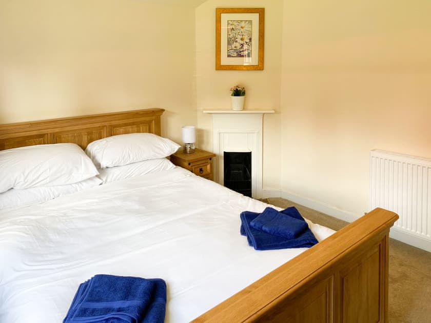Double bedroom | Abbeymill Farm Cottage, Haddington, near Edinburgh