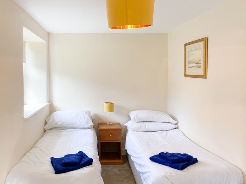 Twin bedroom | Abbeymill Farm Cottage, Haddington, near Edinburgh