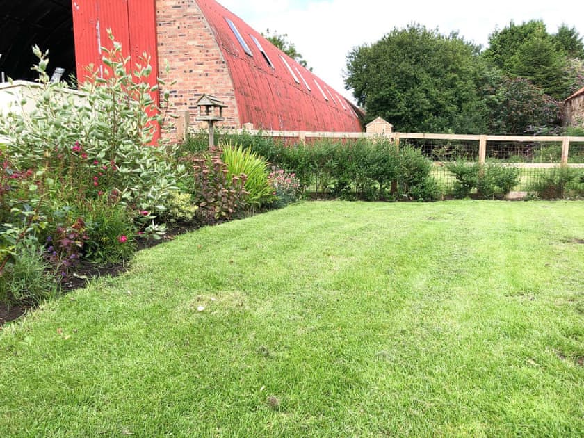 Garden | Abbeymill Farm Cottage, Haddington, near Edinburgh