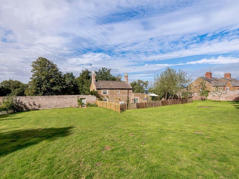 Garden | Ivy Cottage, Ingoldisthorpe