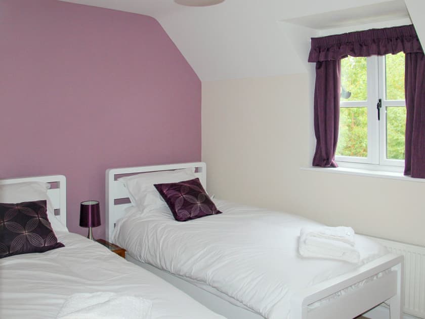 Twin bedroom | Willow Cottage, Paxford, near Chipping Campden