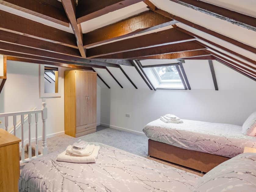 Twin bedroom | Wester Caiplich - Dalnaglar Castle and Cottages, Glenshee, near Blairgowrie