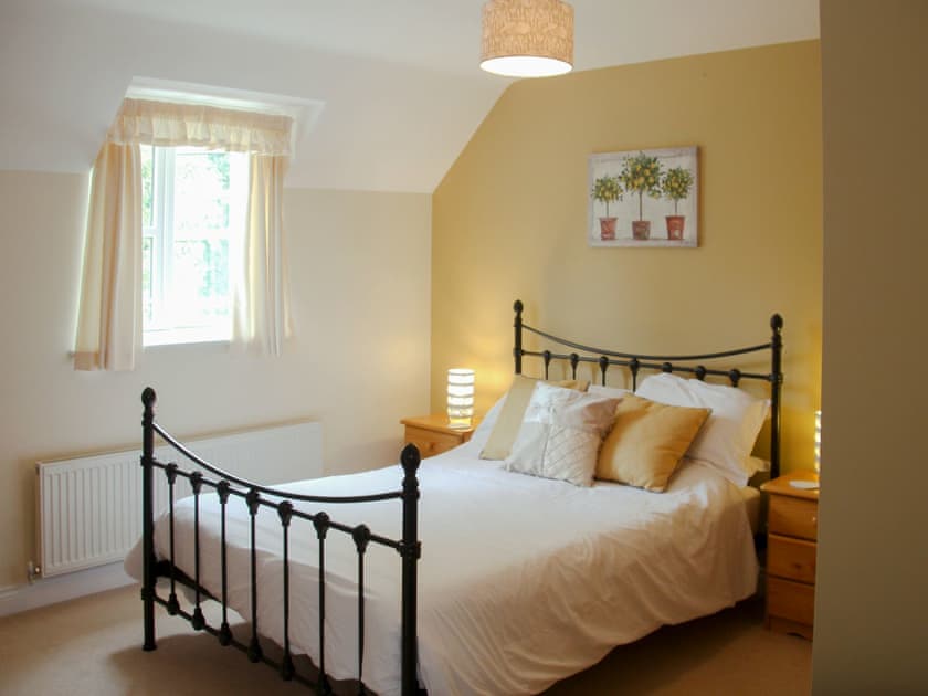 Charming double bedroom with en-suite | Willow Cottage, Paxford, near Chipping Campden