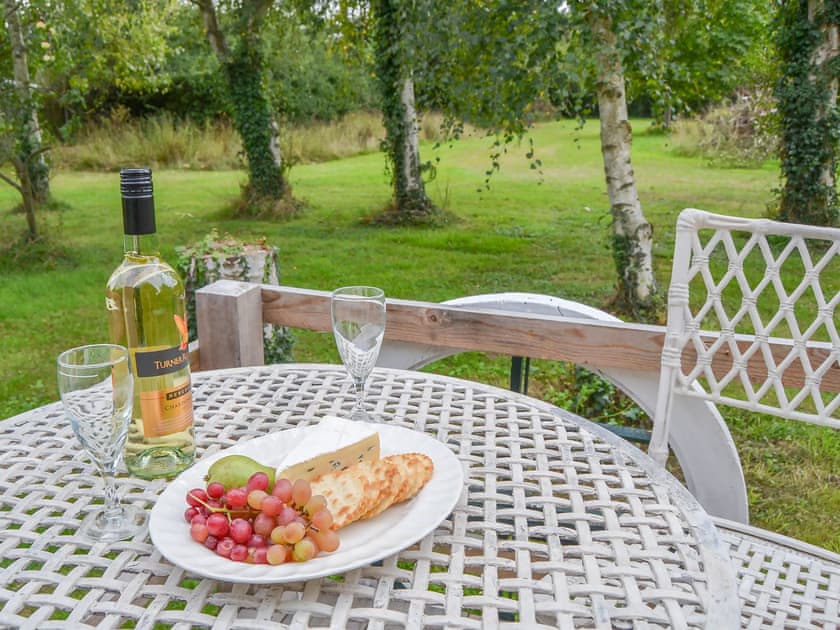 Sitting-out-area | The Squirrel’s (Strelley Barn), Woodham Mortimer, near Maldon